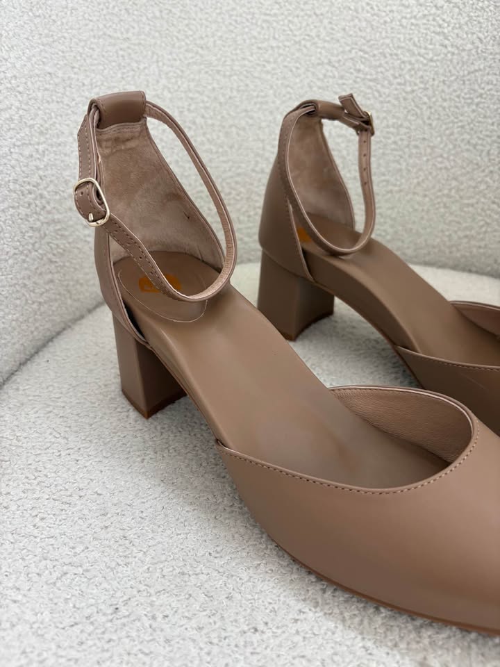 Bared Shoes - size 42 BRAND NEW