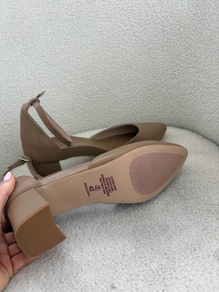 Bared Shoes - size 42 BRAND NEW