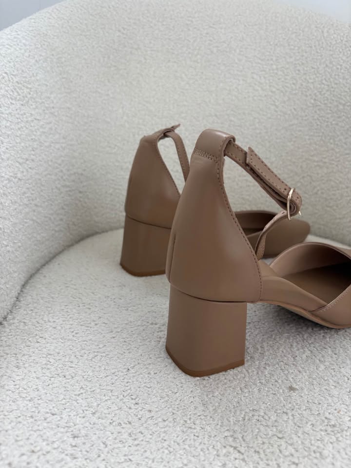 Bared Shoes - size 42 BRAND NEW