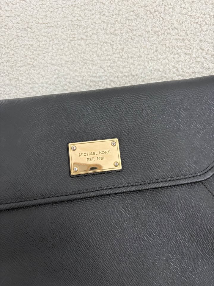 Micheal Kors Clutch