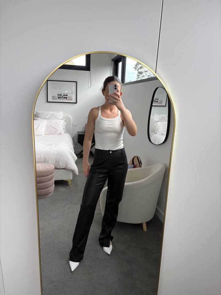 Venderby Faux Leather Pant - size S