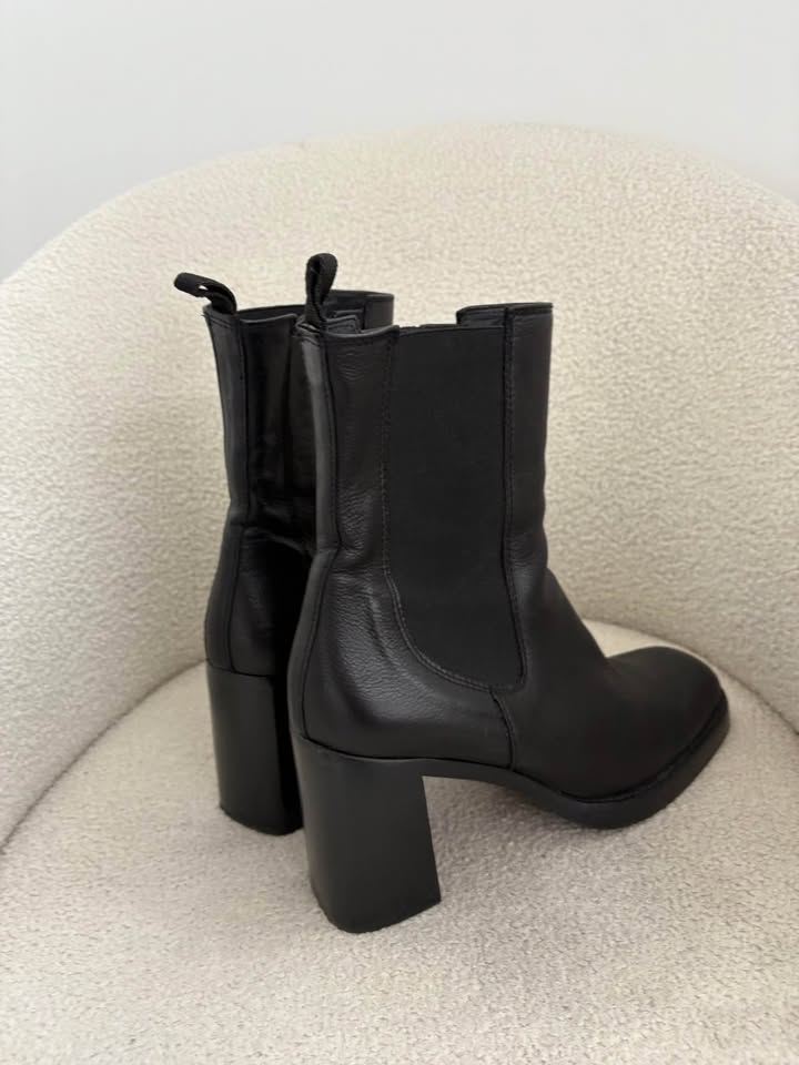 Edward Meller Boots - size 42