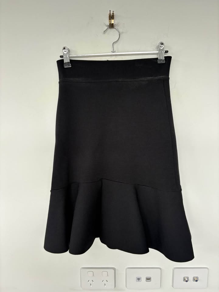 Scanlan Crepe Knit Skirt - size small