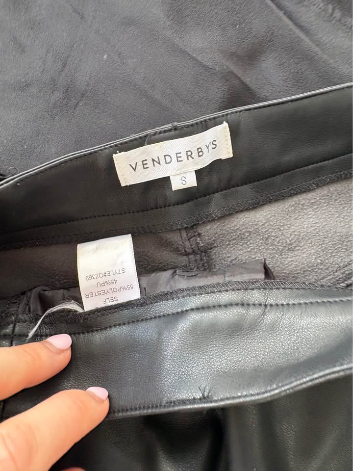Venderby Faux Leather Pant - size S