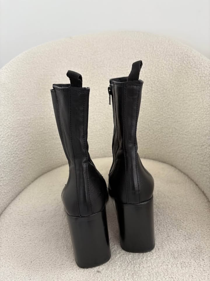 Edward Meller Boots - size 42