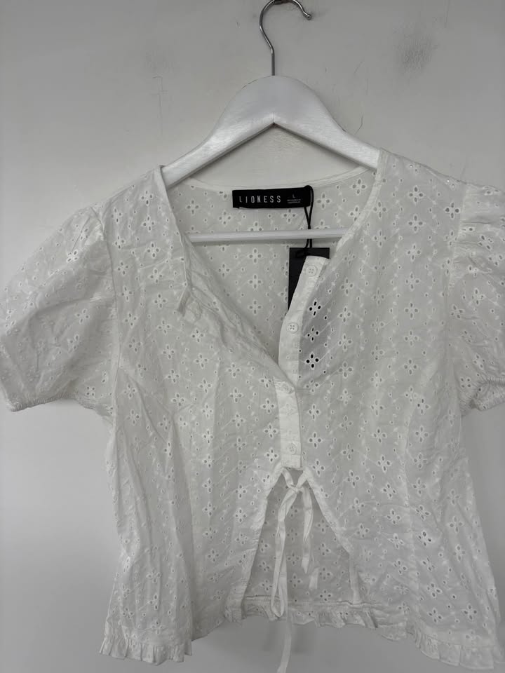 Lioness Top - size large BNWT