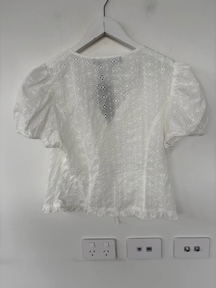 Lioness Top - size large BNWT