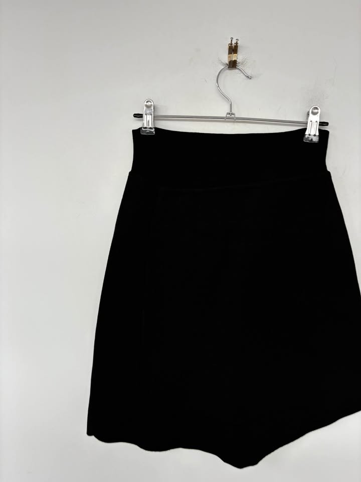Scanlan Theodore Crepe Knit Skirt - size 8