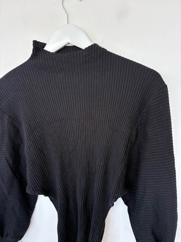 Bassike Top - size xs