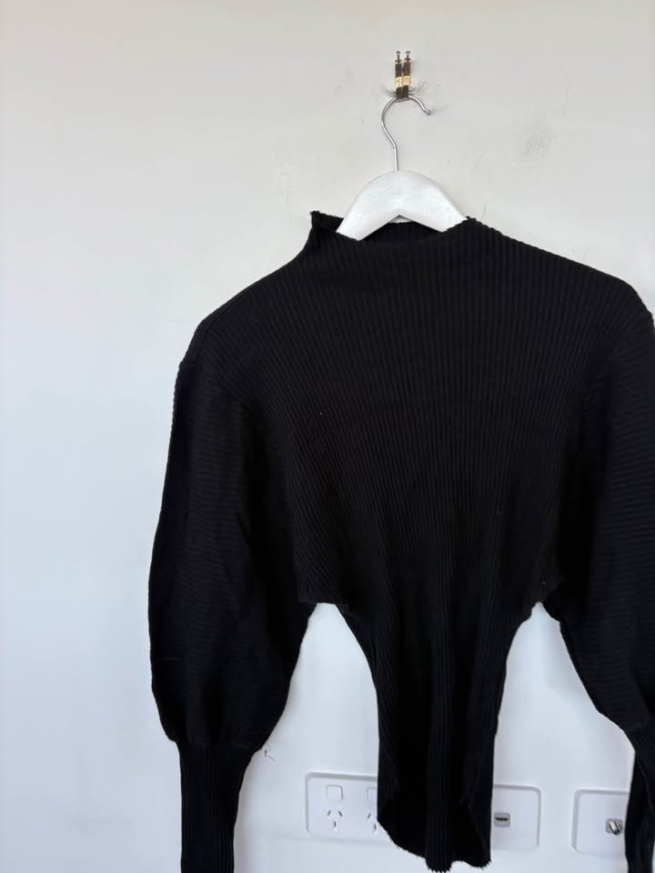 Bassike Top - size xs