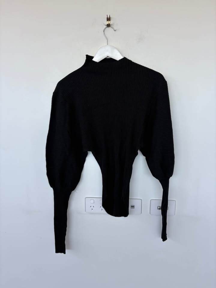Bassike Top - size xs