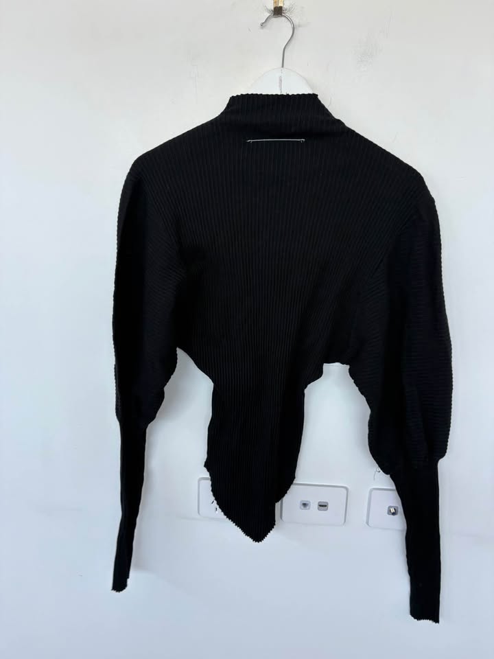 Bassike Top - size xs