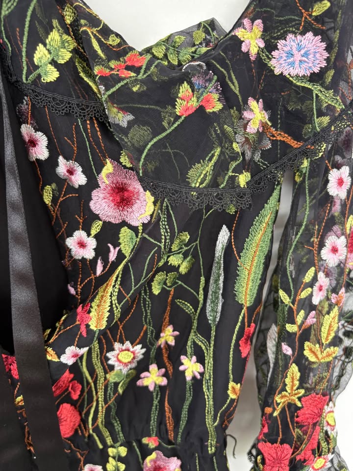 Alexis Floral Playsuit - size xs