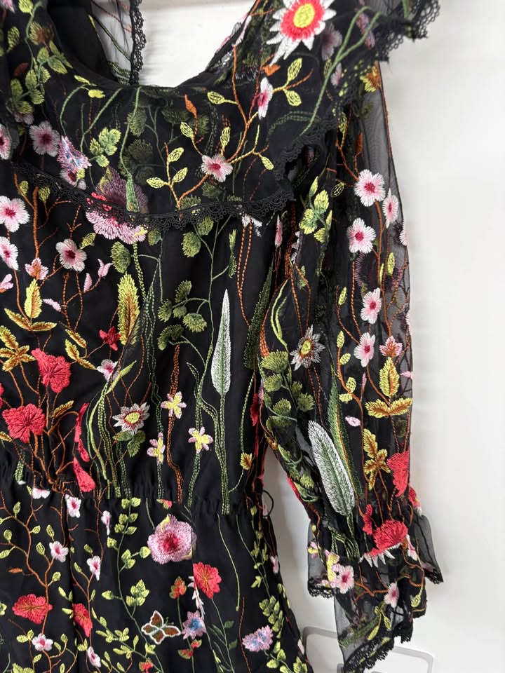 Alexis Floral Playsuit - size xs