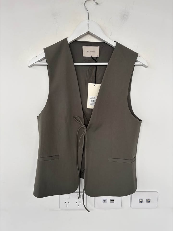 St Agni Vest - size medium BNWT