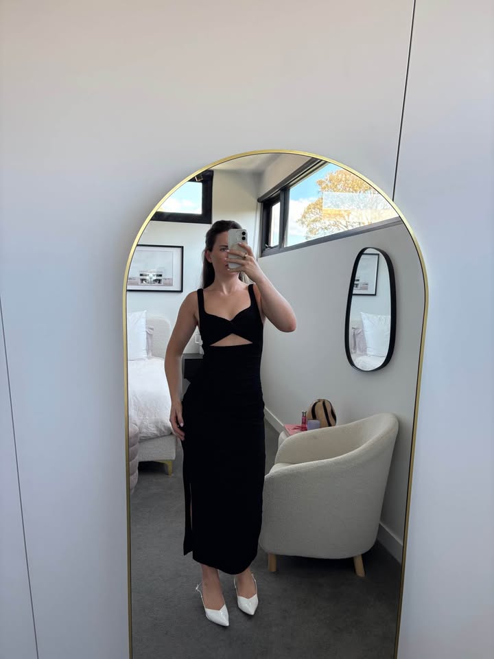 Show Po Dress - size 6 BNWT