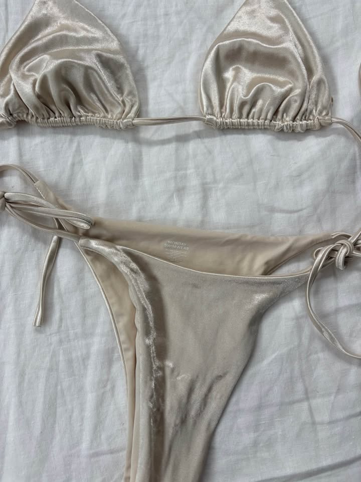 Monday Swimwear - size S/L