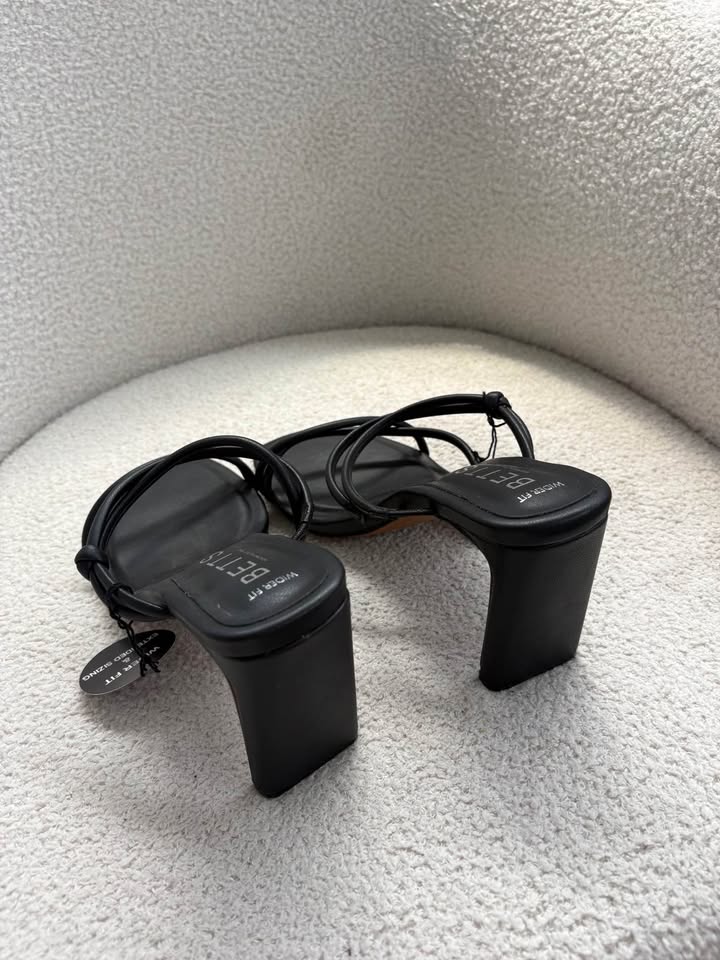 Betts Heels - size 9