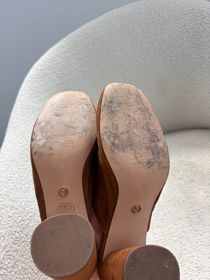 Kurt Geiger Heel - size 40