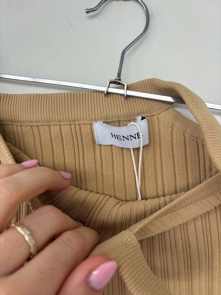 HENNE Skirt - size 8 BNWT