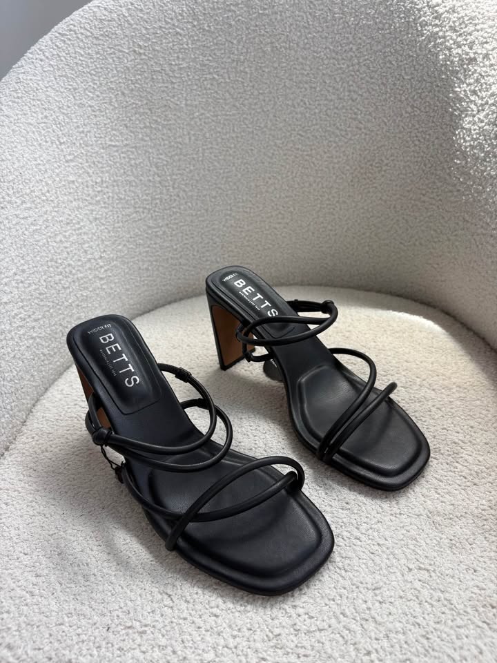 Betts Heels - size 9