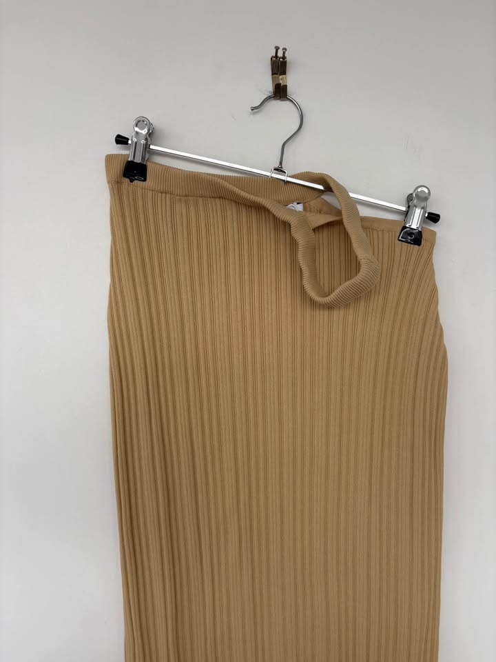 HENNE Skirt - size 8 BNWT