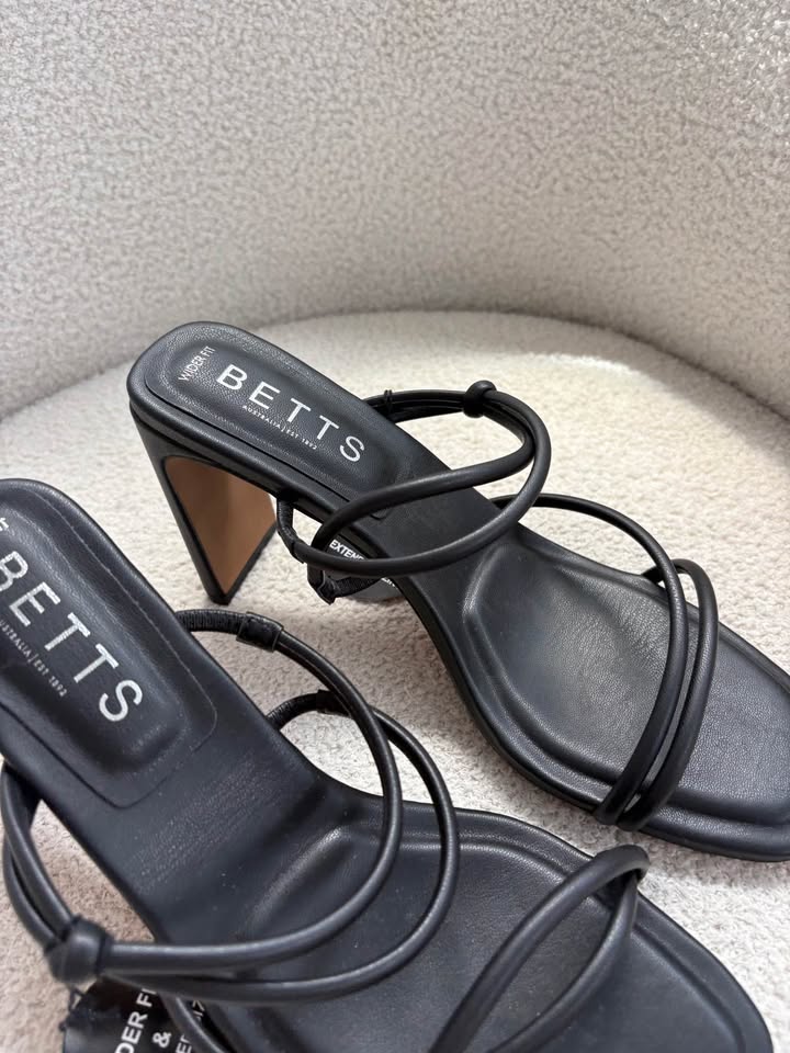Betts Heels - size 9