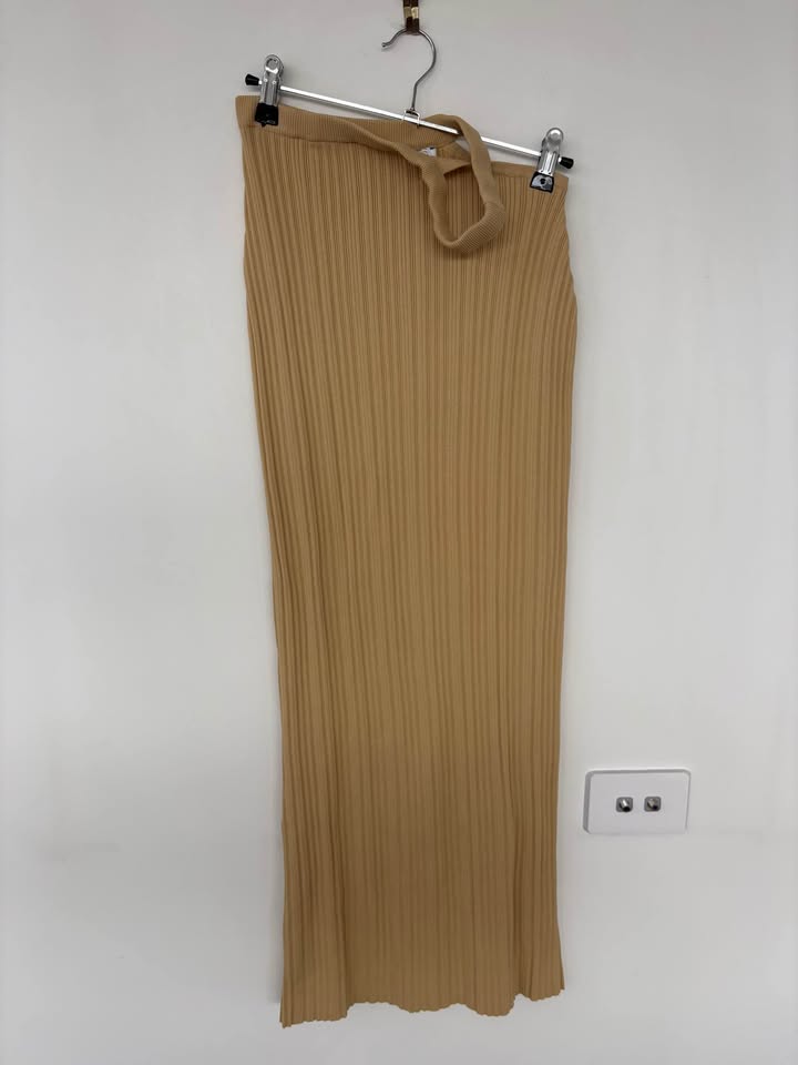 HENNE Skirt - size 8 BNWT
