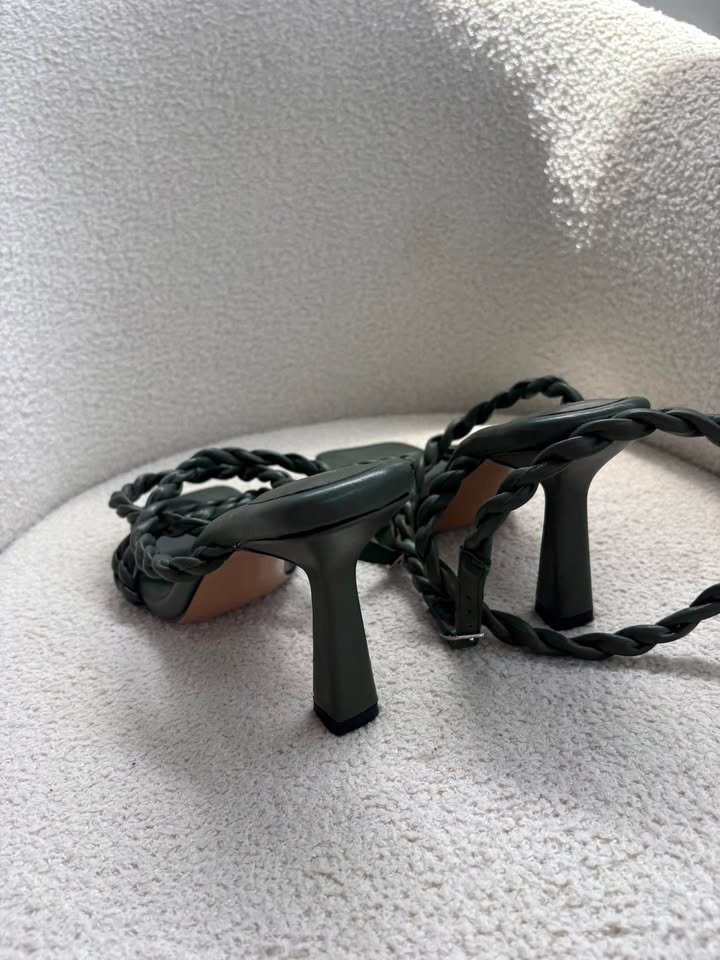Alias Mae Heels - size 40