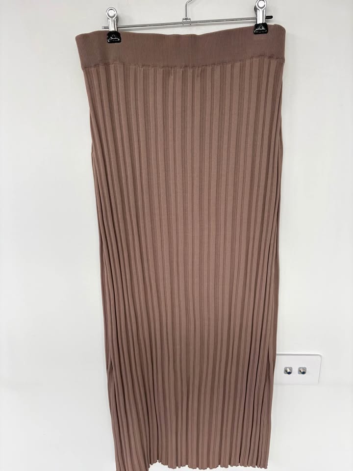 Ena Pelly Knit Skirt - size 16 BNWT