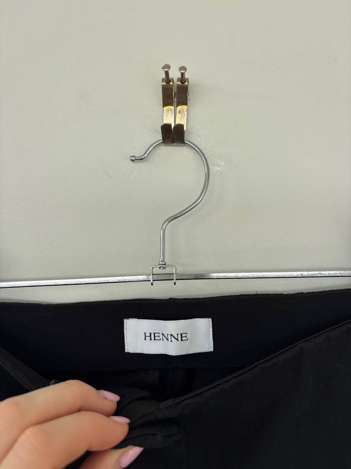 Henne Capri Pants - size 8