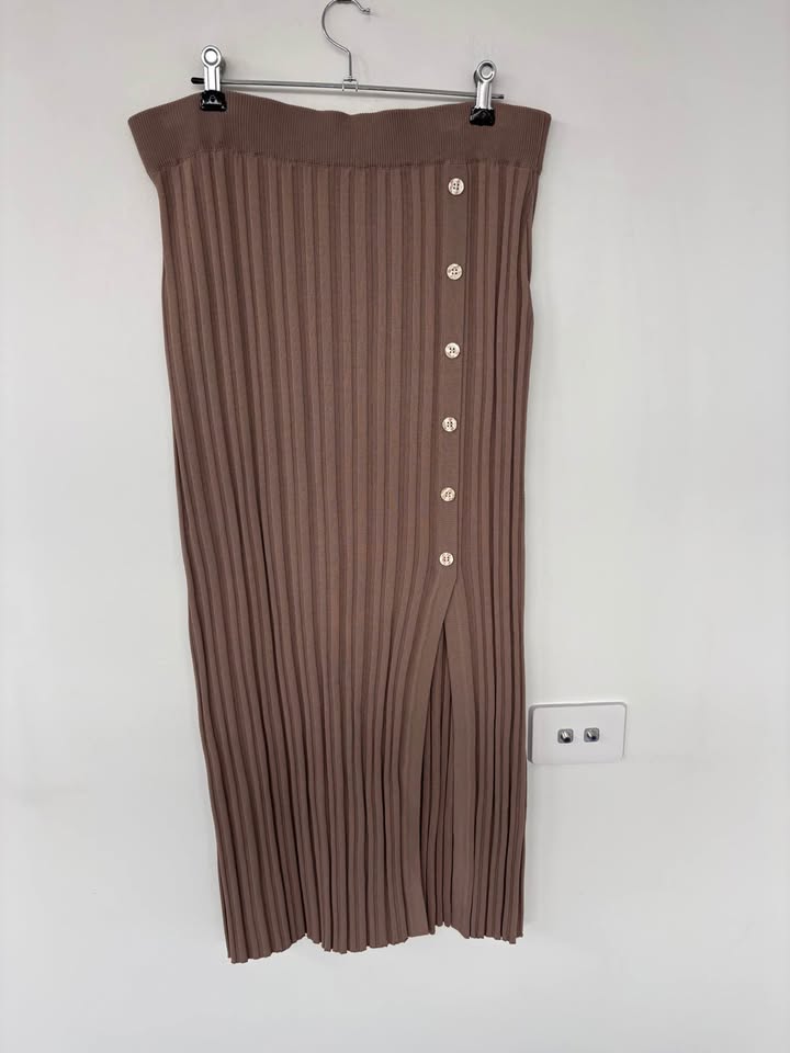 Ena Pelly Knit Skirt - size 16 BNWT