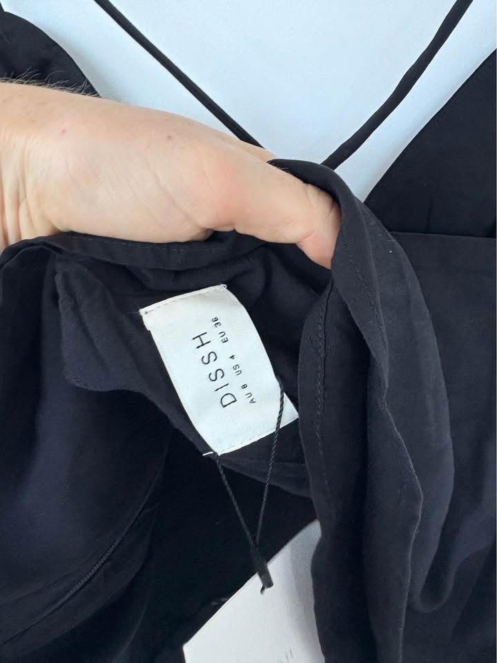 Dissh Top - size 8 BNWT
