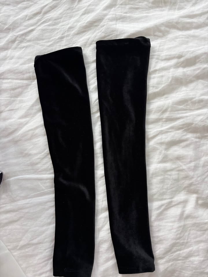 7th and York Velvet Maxi - size small