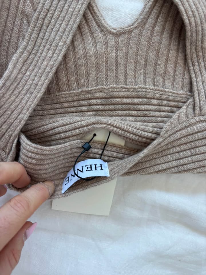 Henne Wool Cashmere Top - size 8