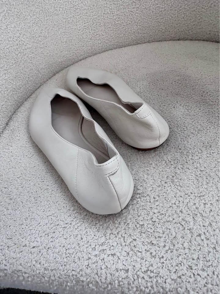 Tony Bianco Flats - size 9.5