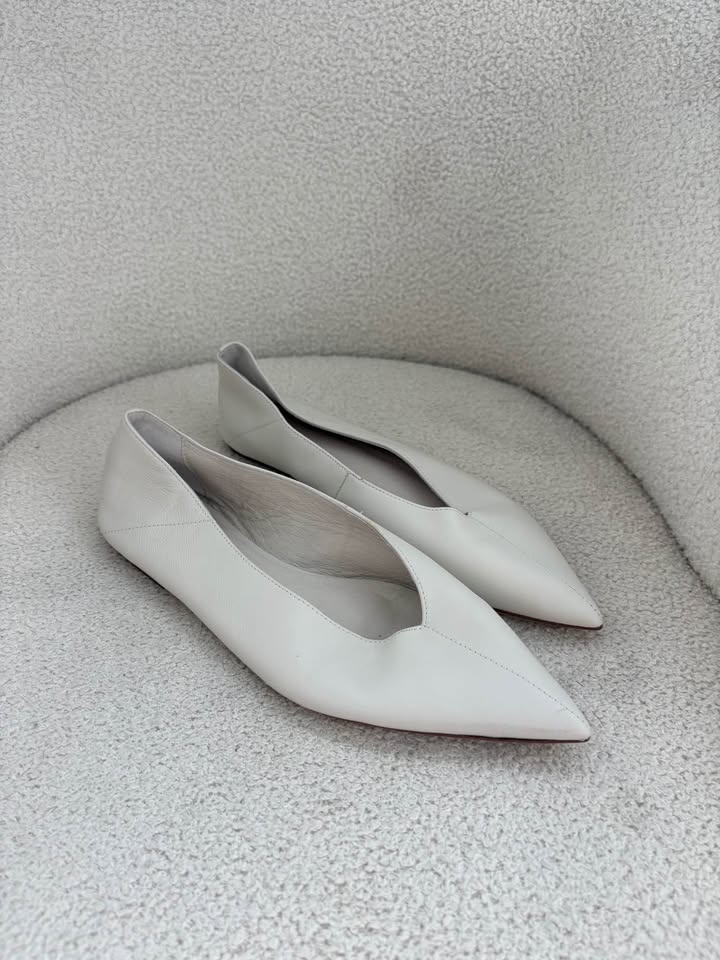 Tony Bianco Flats - size 9.5