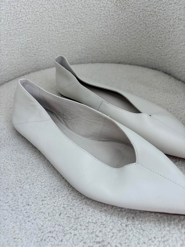 Tony Bianco Flats - size 9.5