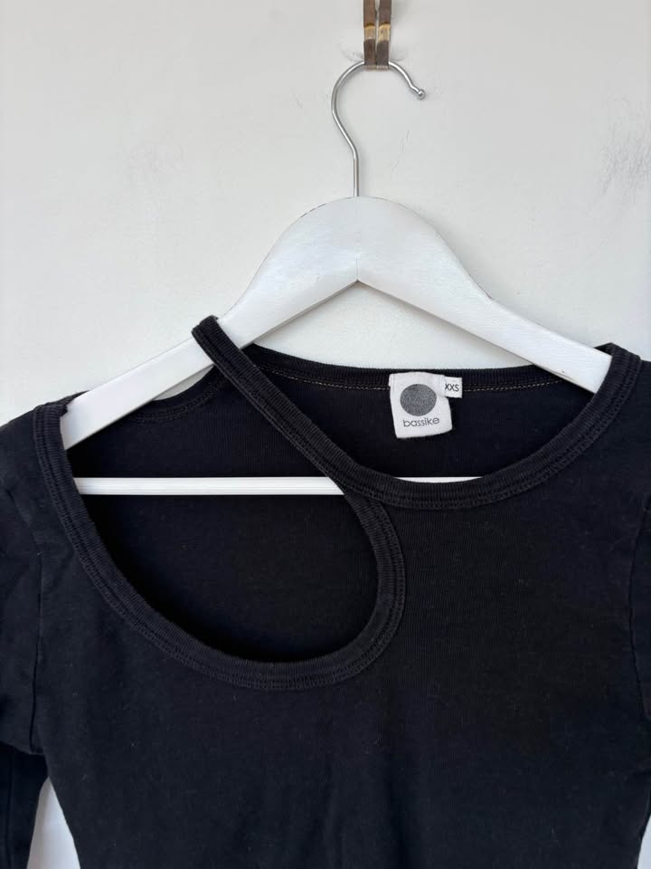 Bassike Top - size XXS