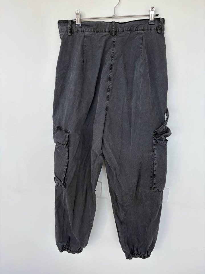 Camilla and Marc Cargo Pants - size 8
