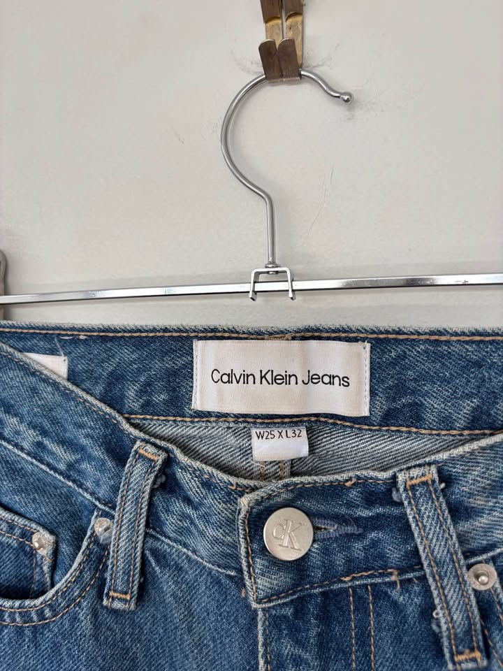 Calvin Klein Jeans - size 25