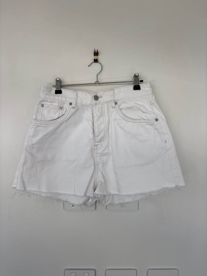Bayse Shorts - size 10