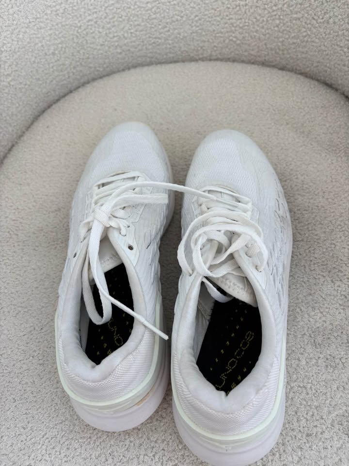 Mizuno Runners - size 40