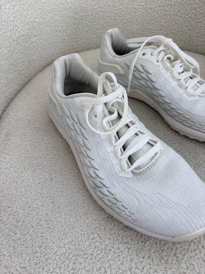 Mizuno Runners - size 40