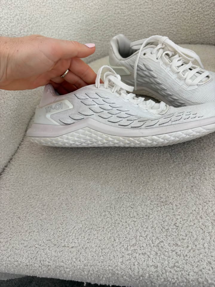 Mizuno Runners - size 40