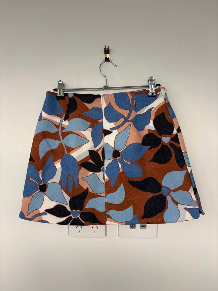 By Johnny Skirt - size 6