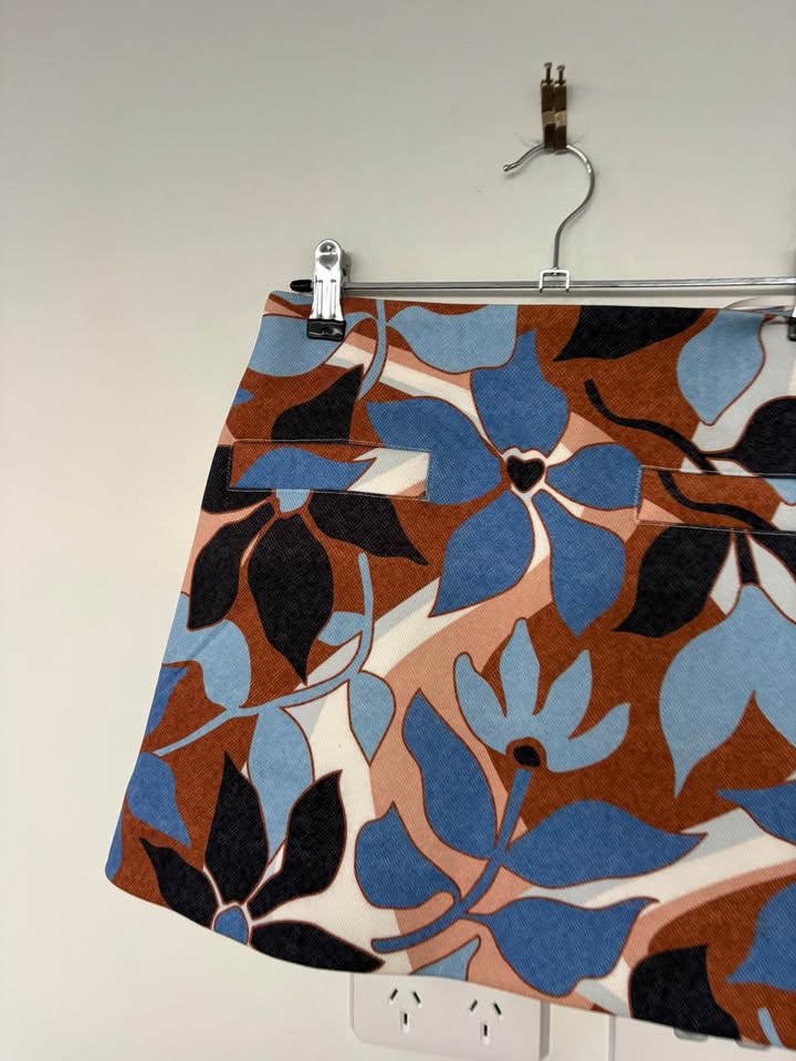 By Johnny Skirt - size 6