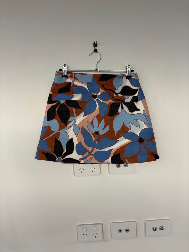 By Johnny Skirt - size 6