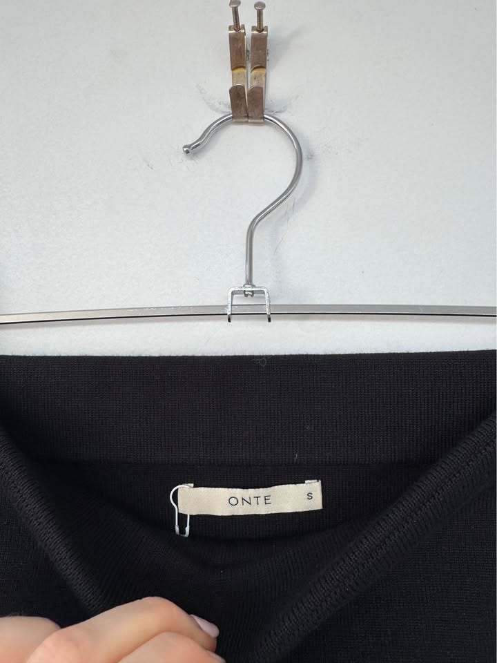Onte Knit Skirt - size small