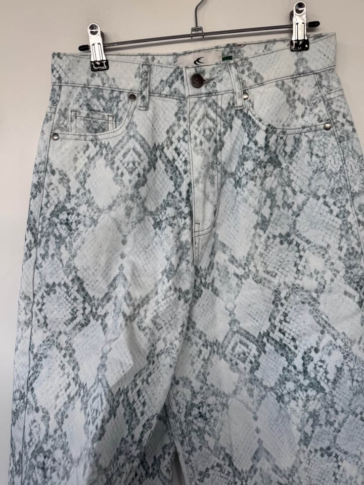 Scuffers Denim Jorts - size 34 (6)